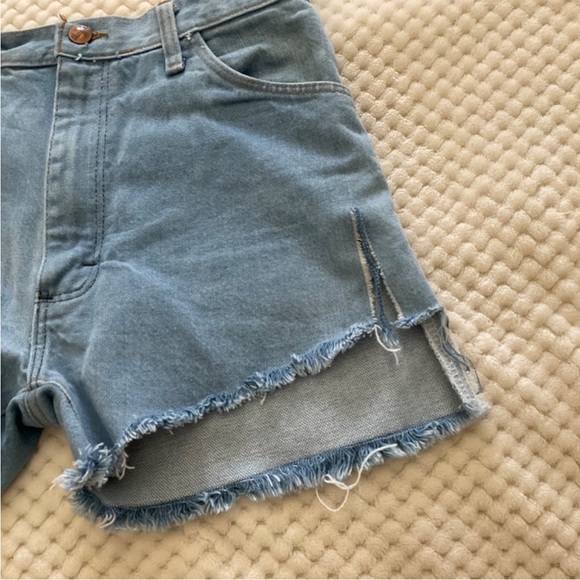 Wrangler Cut Off High Rise Jean Shorts - Light Wash - Picture 2 of 9